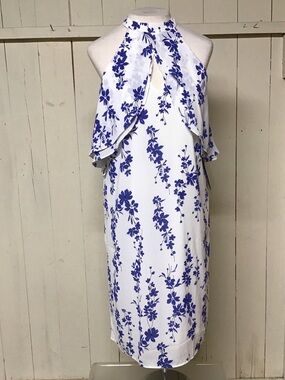 Truth & Fable White Blue Floral Cold Shoulder Keyhole Dress Size M